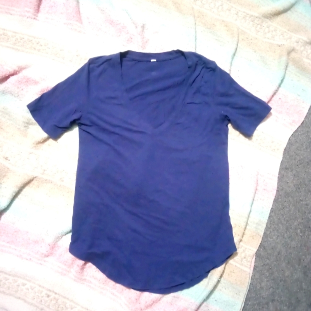 'Lululemon' simple v-neck t-shirt